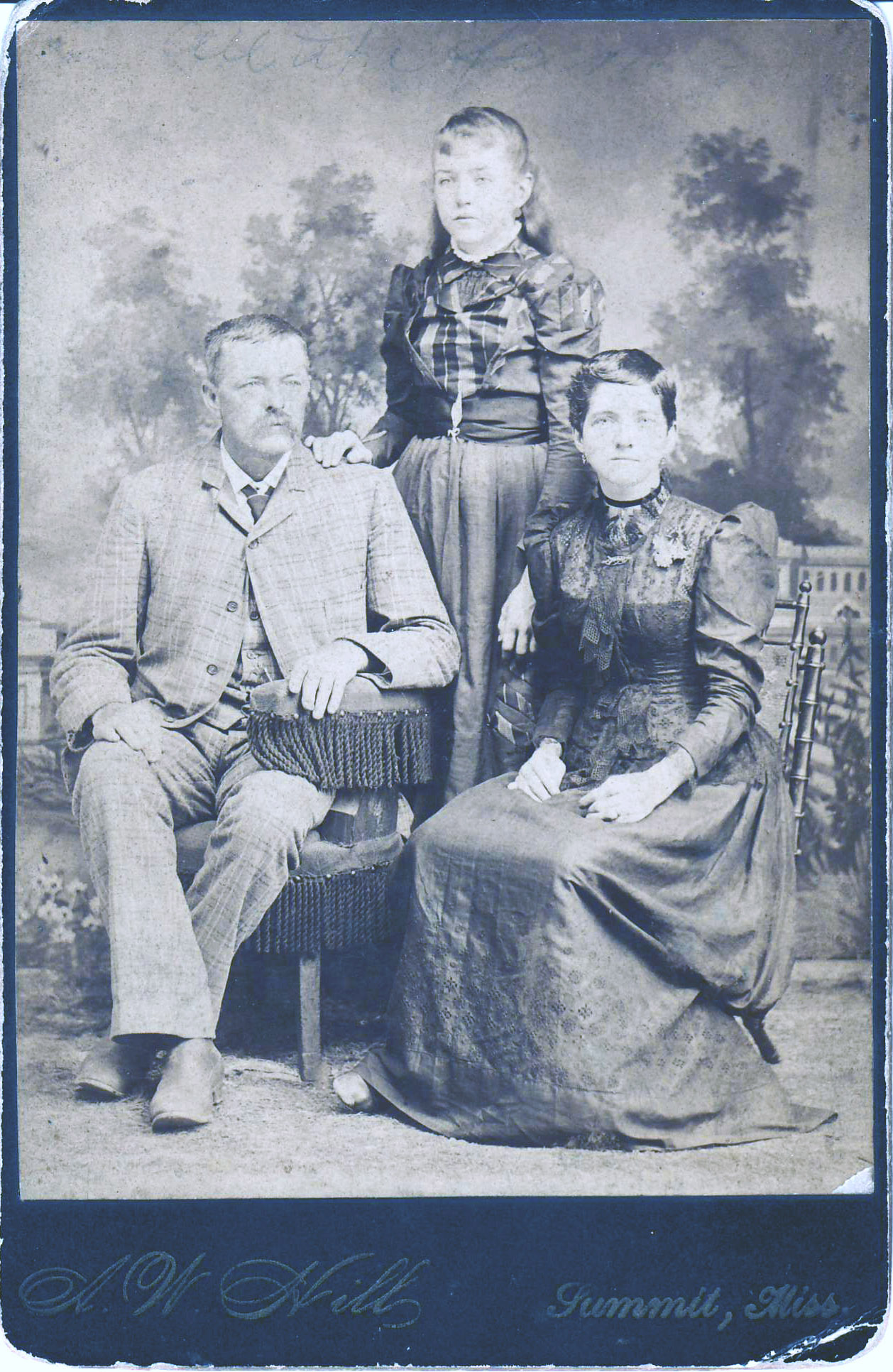 <I>Sharp:</I> Orleanna (Emma Anna) Sharp Barwick in group photo with her family, John Noel Barwick and Myrtle Dallas Barwick, Summit, Mississippi