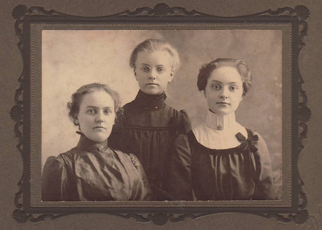 <I>Rumsey:</I> Cora Elizabeth Rumsey (left), Charity Beatrice Rumsey (center), Zoe Vivian Rumsey (right) when they were young girls in Richmond, Michigan